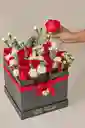 Arreglo Floral Amor Y Amistad . Clavel, Eucalipto, Rosas, Caja Cuadrada Elegante Amor Floreciendo