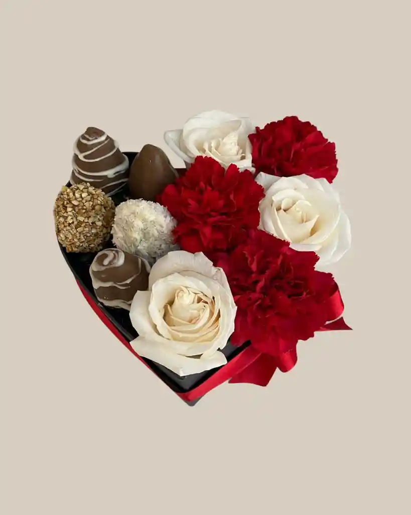 Corazon Petit Mitad Claveles Y Rosas Y 5 Fresas Con Chocolate. Detalle Amor Y Amistad