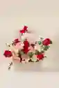 Arreglo Floral En Cartera Conexión Eterna . Flores, Rosas, Eucalipto, En Tonos Rojo Rosado Y Blanco