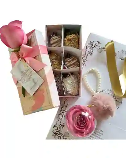 Llavero De Rosa Preservada Rosada + Caja X 6 Fresas Con Chocolate.