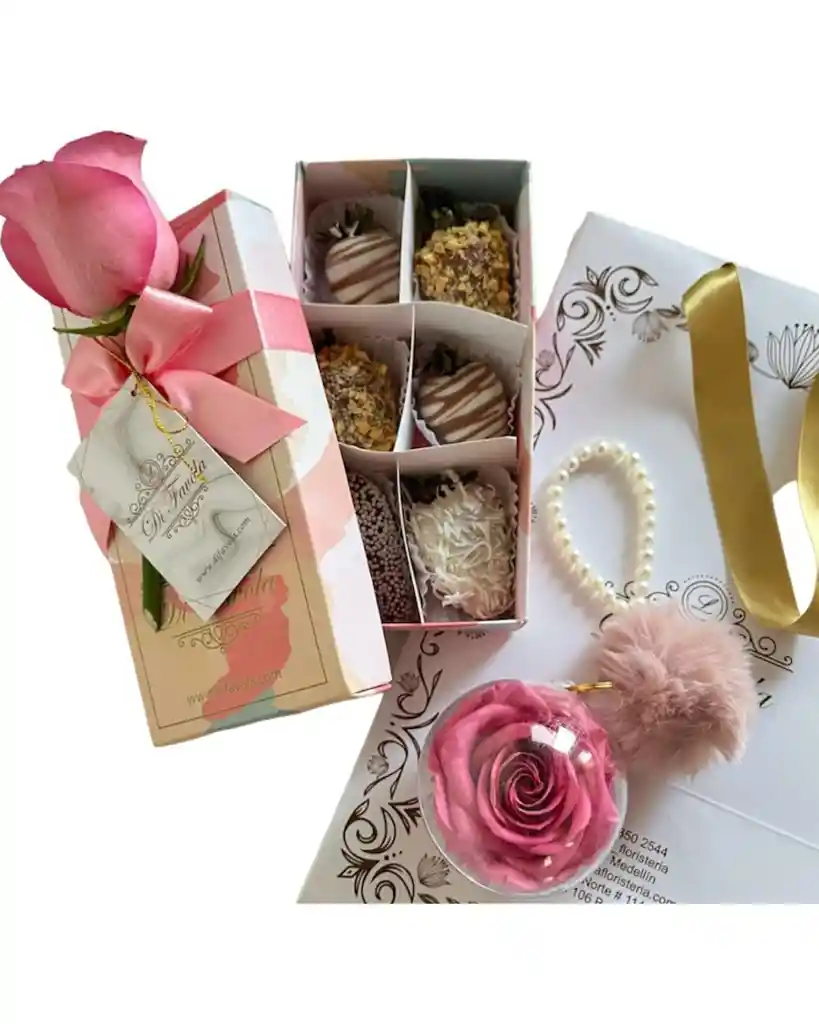 Llavero De Rosa Preservada Rosada + Caja X 6 Fresas Con Chocolate.