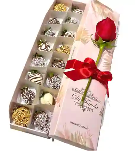 Fresas Con Chocolate. Detalle De Amor Y Amistad. Caja Rosada X 16 Fresas Y Toppings