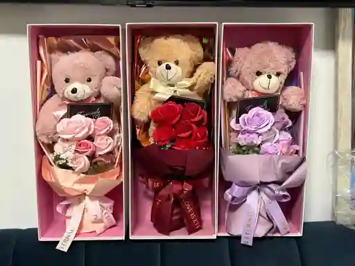 Oso De Peluche Con Flores De Jabon
