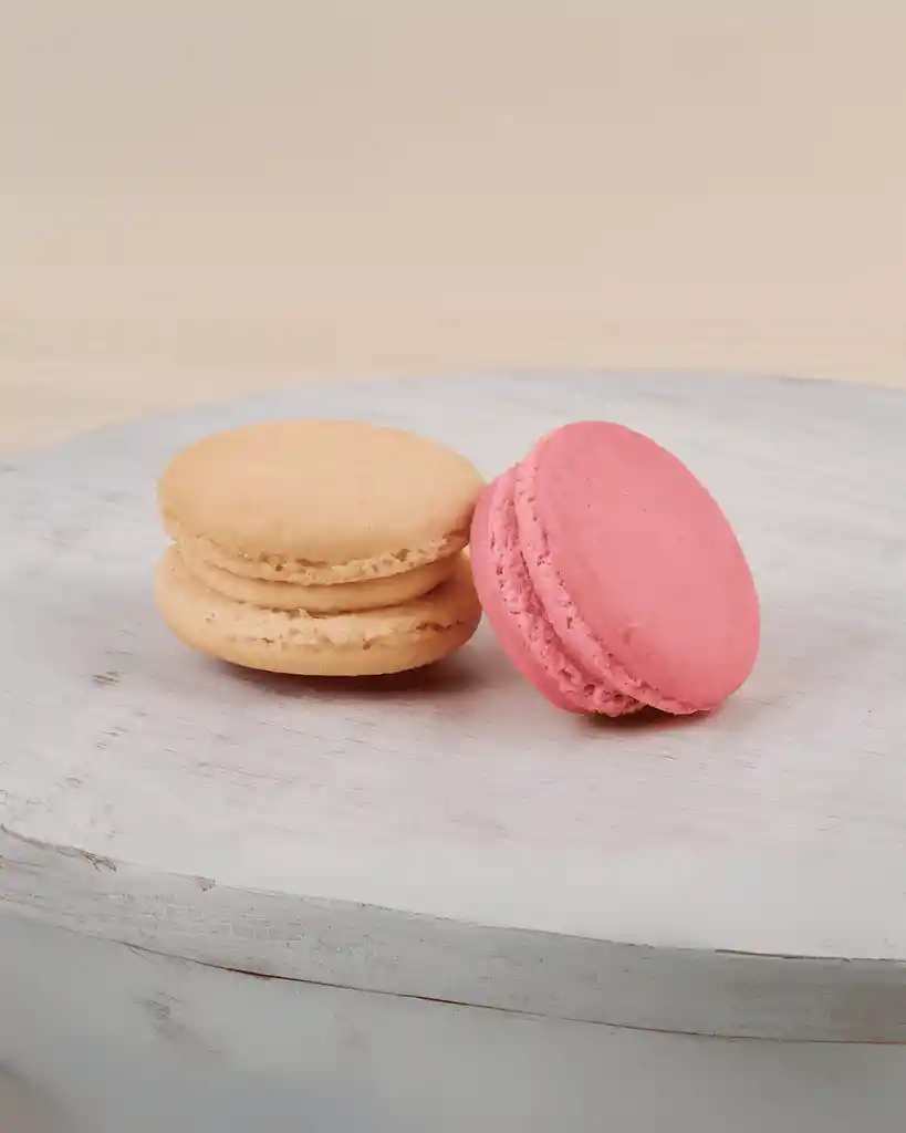 Ancheta Elegante Con Globo, Vaso Vidrio, Champagne, Ferrero Rocher Y Rosa Preservada.