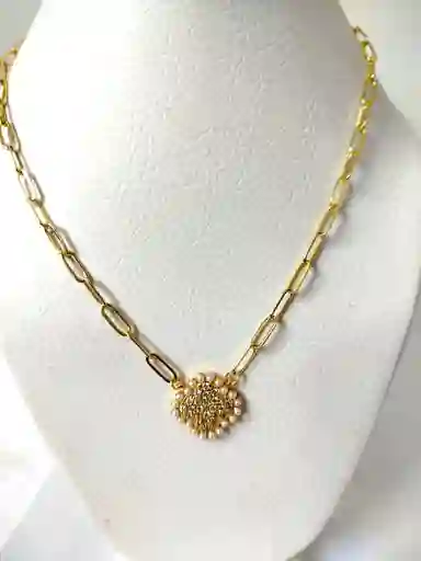 Collar Dorado Medalla Perla