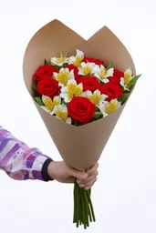 Ramo De Rosas Y Astromelias