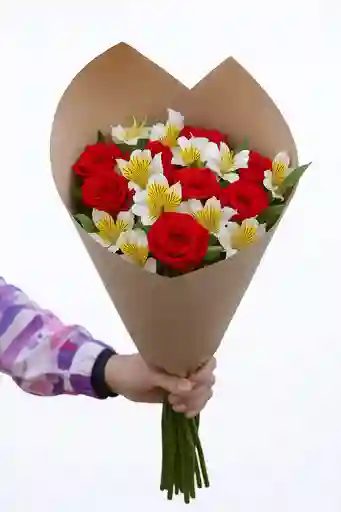 Ramo De Rosas Y Astromelias