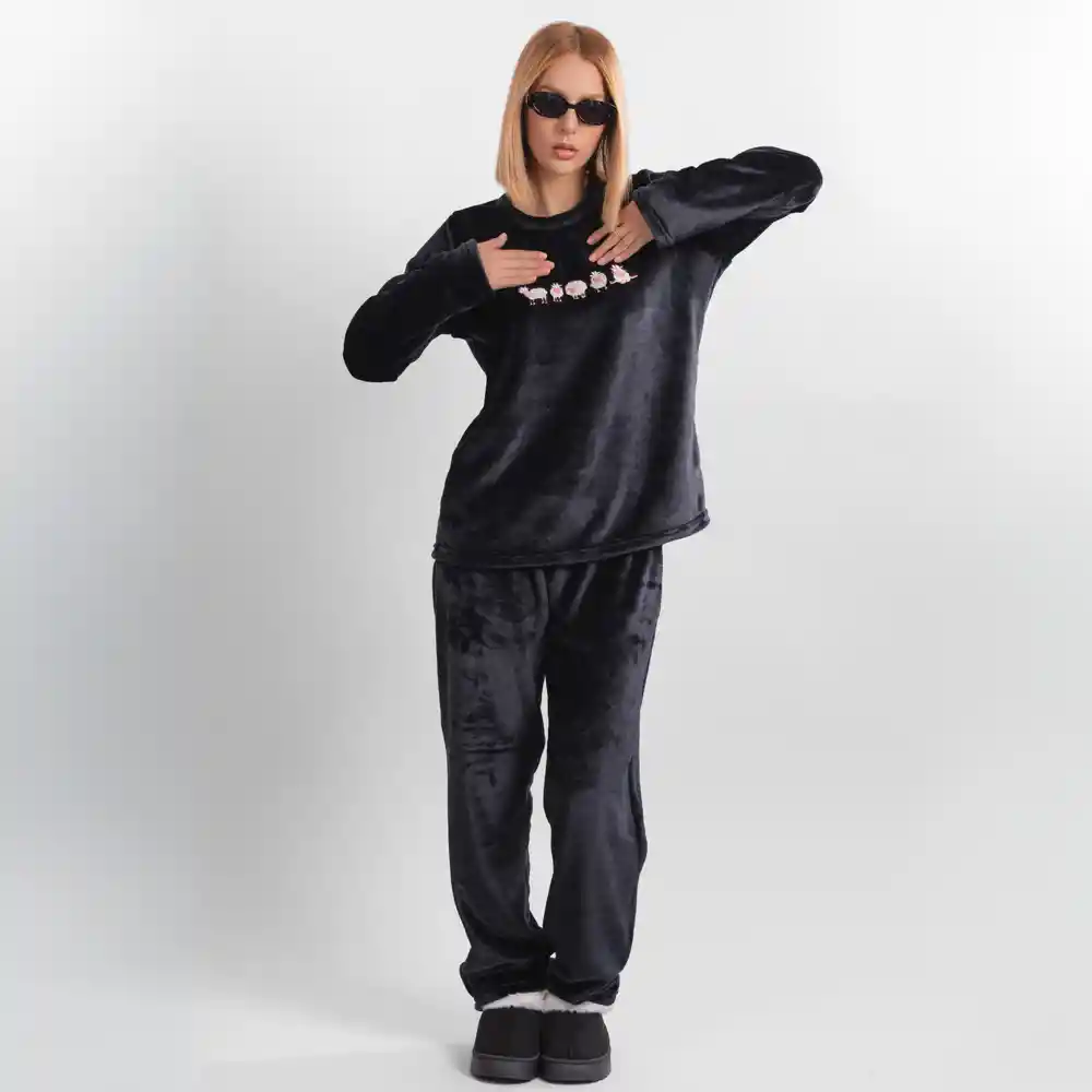 Pijama Térmica Bordada De Ovejas. Talla M Negro