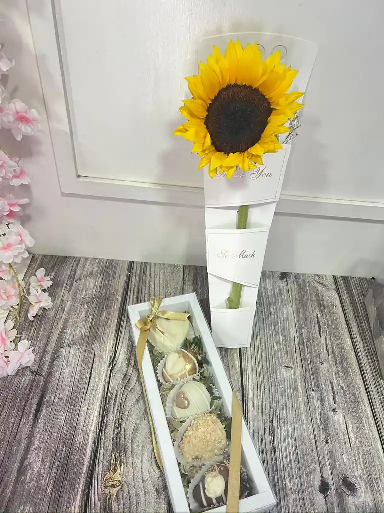 Combo Cono Solitario Encanto De Girasol Y Caja Con Fresas Y Rellenos