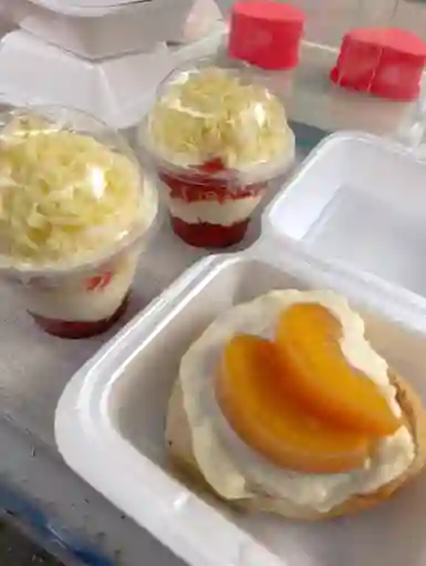 Combo 1: 2 Postres + 1 Rol De Canela