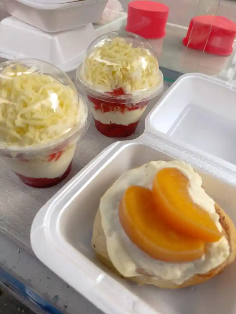 Combo 1: 2 Postres + 1 Rol De Canela