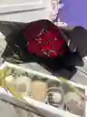 Combo Bouquet De Rosas Y Caja Acetato Con Fresas Con Chocolate
