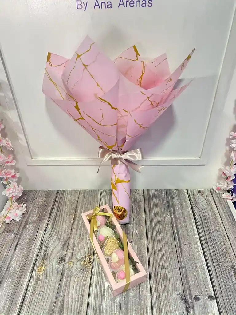 Combo Bouquet De Rosas Y Caja Acetato Con Fresas Con Chocolate