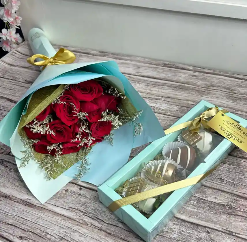 Combo Bouquet De Rosas Y Caja Acetato Con Fresas Con Chocolate