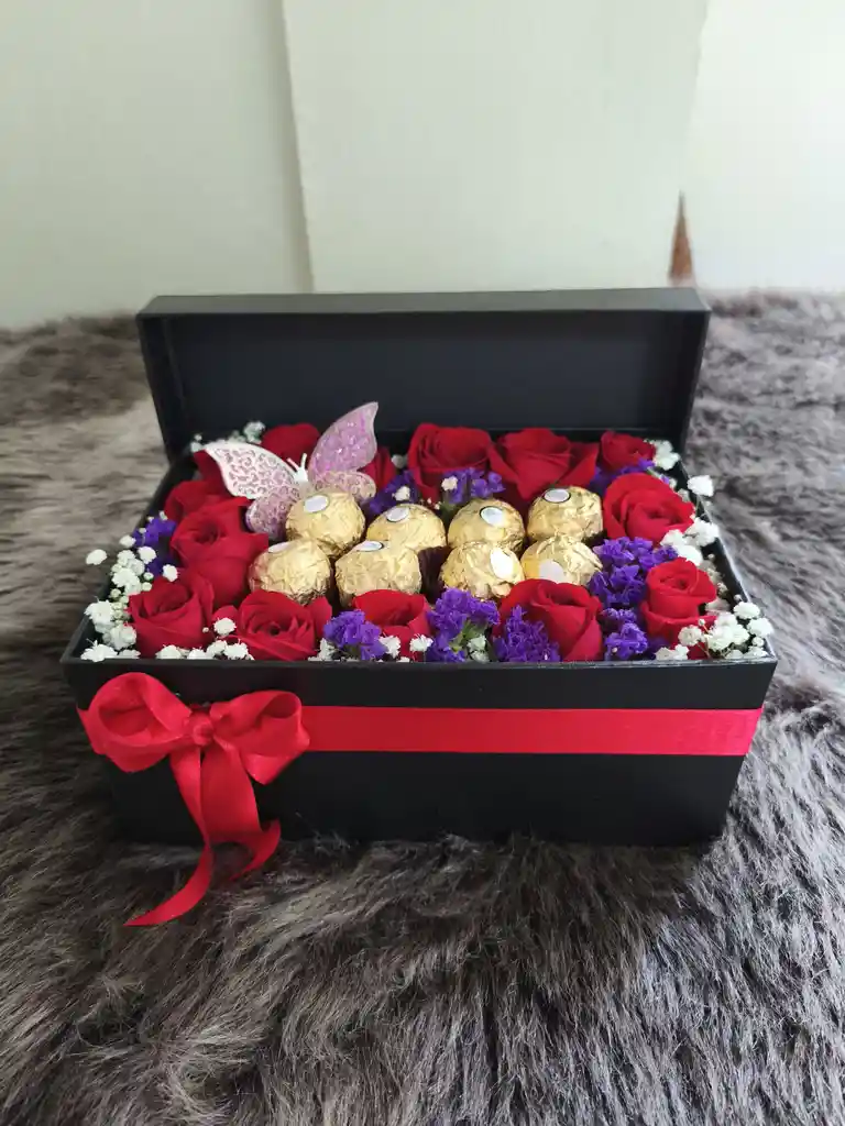 Caja De Rosas Con Chocolates