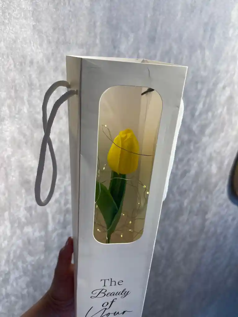 Tulipán Amarillo En Caja De Lujo Y Luz Led _ Flores Amarillas
