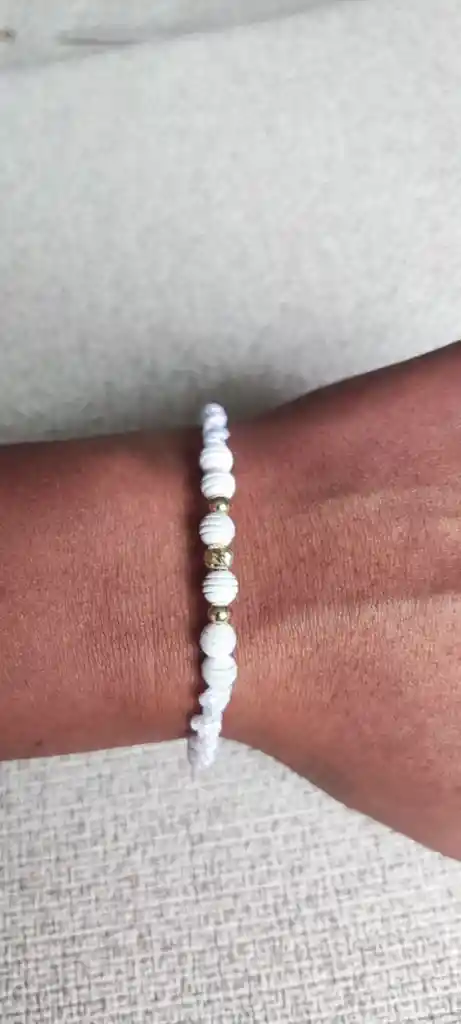 Manilla Blanca Con Neopreno 2 Bolas Lisas 4mm 1 Bolsa Diam 5mm Oro 18 Kilates