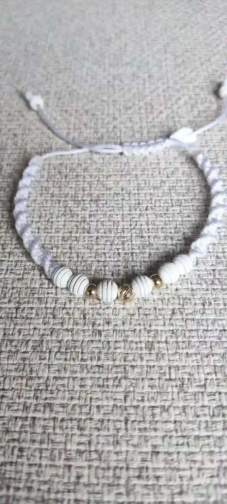 Manilla Blanca Con Neopreno 2 Bolas Lisas 4mm 1 Bolsa Diam 5mm Oro 18 Kilates