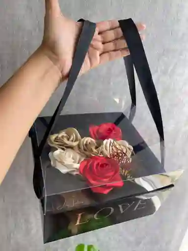 Corazón De Rosas Satinadas En Caja Transparente – Regalo Elegante Amor Y Amistad
