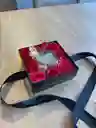 Mini Caja De Rosas Satinadas Con Chocolates (4 Und.) Y Manigueta En Satín – Detalle Elegante Amor Y Amistad