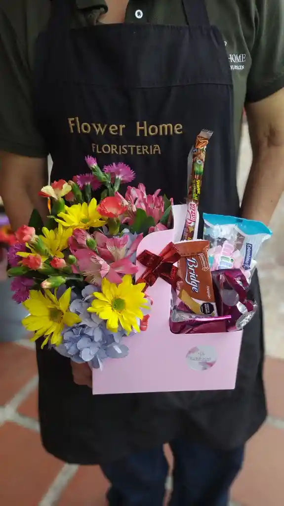 Detalle Lila Con Flores Y Dulces - Canasta De Amor
