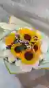 Flores - Bouquet De Girasoles Y Rosas Blancas