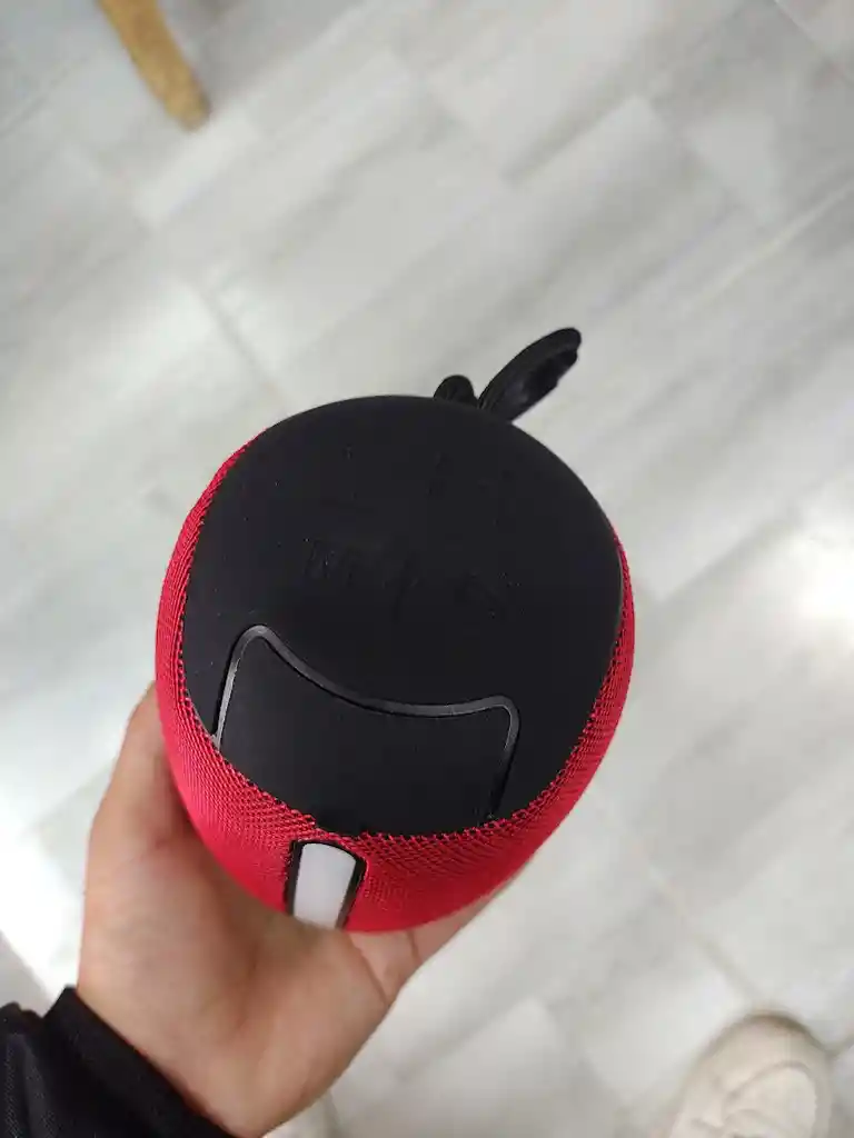 Parlante Pequeño Inalámbrico J-ipok Rojo Portatil