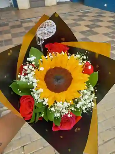 Ramo De Girasol Con Rosas