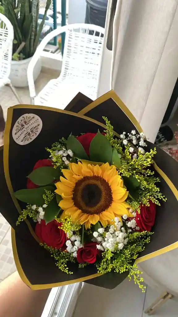 Ramo De Girasol Con Rosas