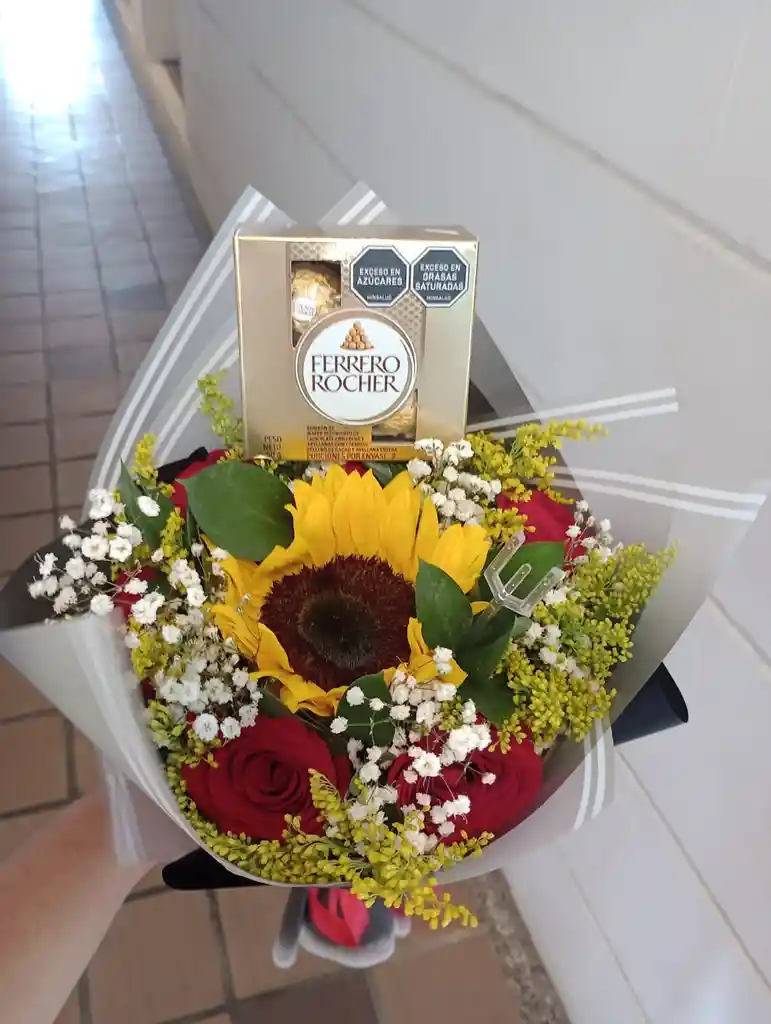 Ramo De Girasol Y Rosa Con Ferreros