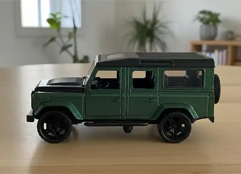 Vehículo Land Rover Defender Escala 1:32 Color Verde Militar