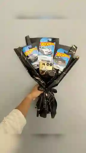 Bouquet Hot Weels & Ferrero