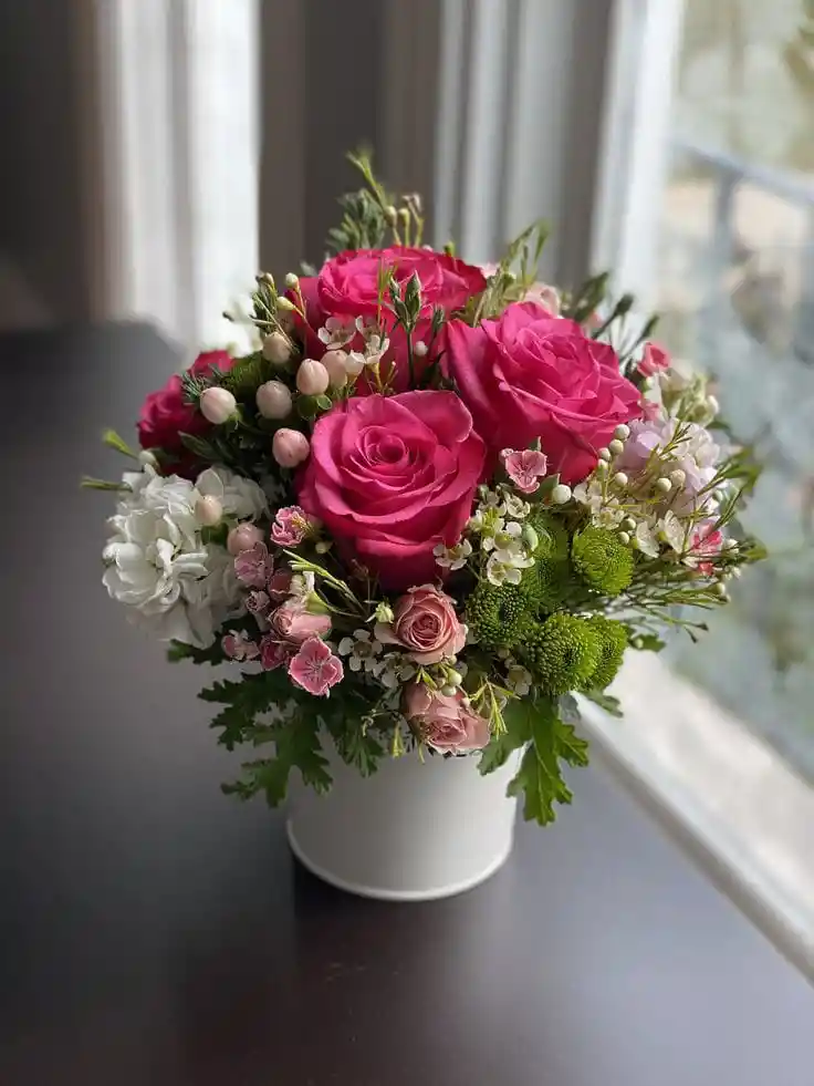 Caja Rosas Fucsia En Base Blanca