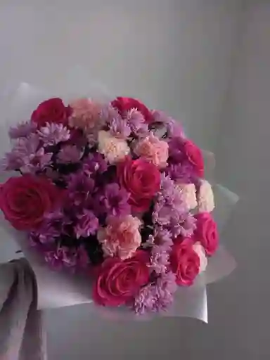 Bouquet Rosas Y Claveles Fucsia