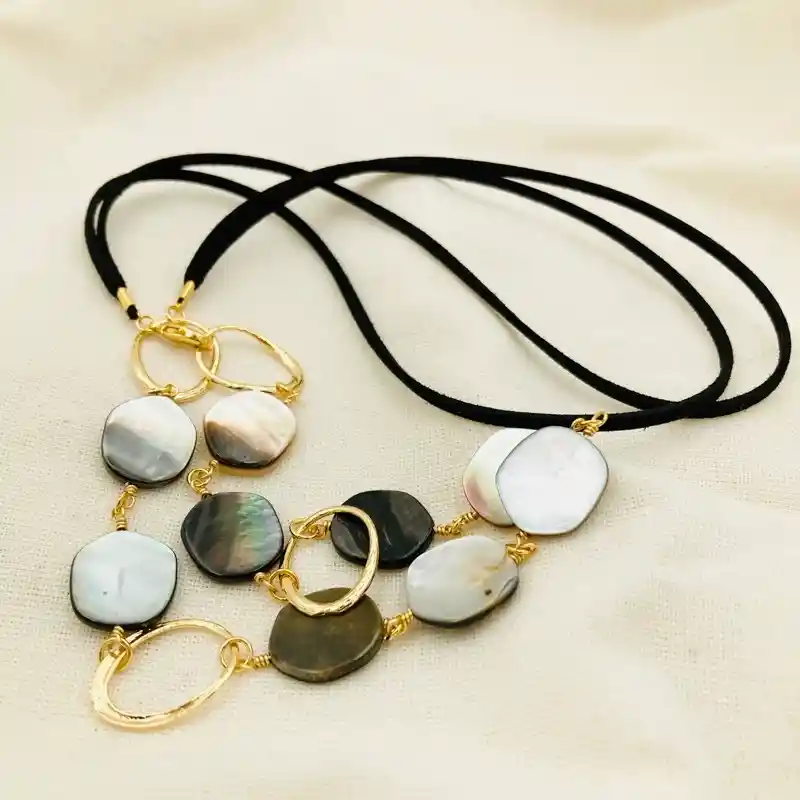 Collar Nácar Y Argollas Doradas