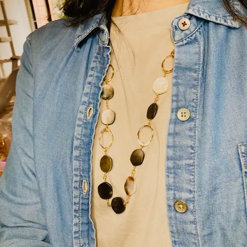 Collar Nácar Y Argollas Doradas