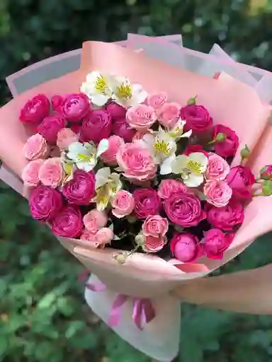 Bouquet De Rosas Románticas En Tonos Rosados