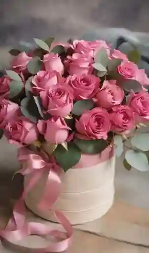 Caja De Rosas Rosadas Con Eucalipto