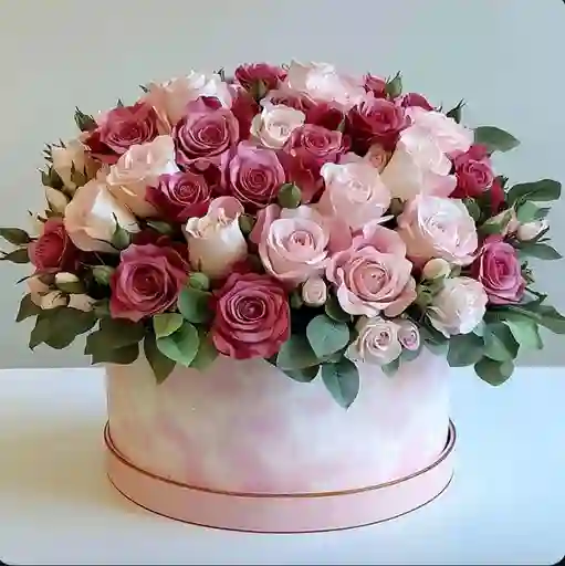 Caja Premium De Rosas En Tonos Rosados