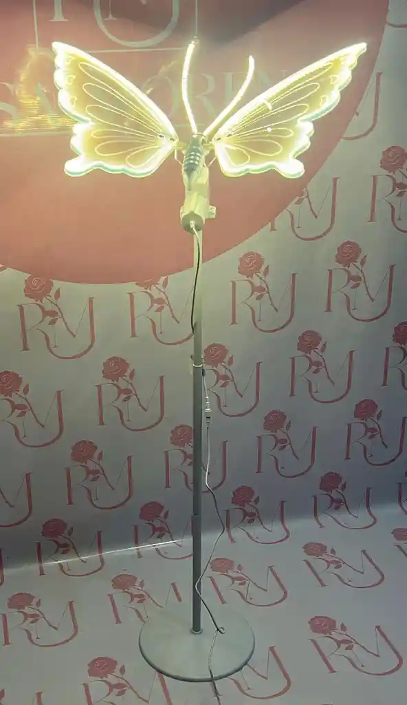 Mariposa Con Movimiento Grande Led Calido + Base Graduable