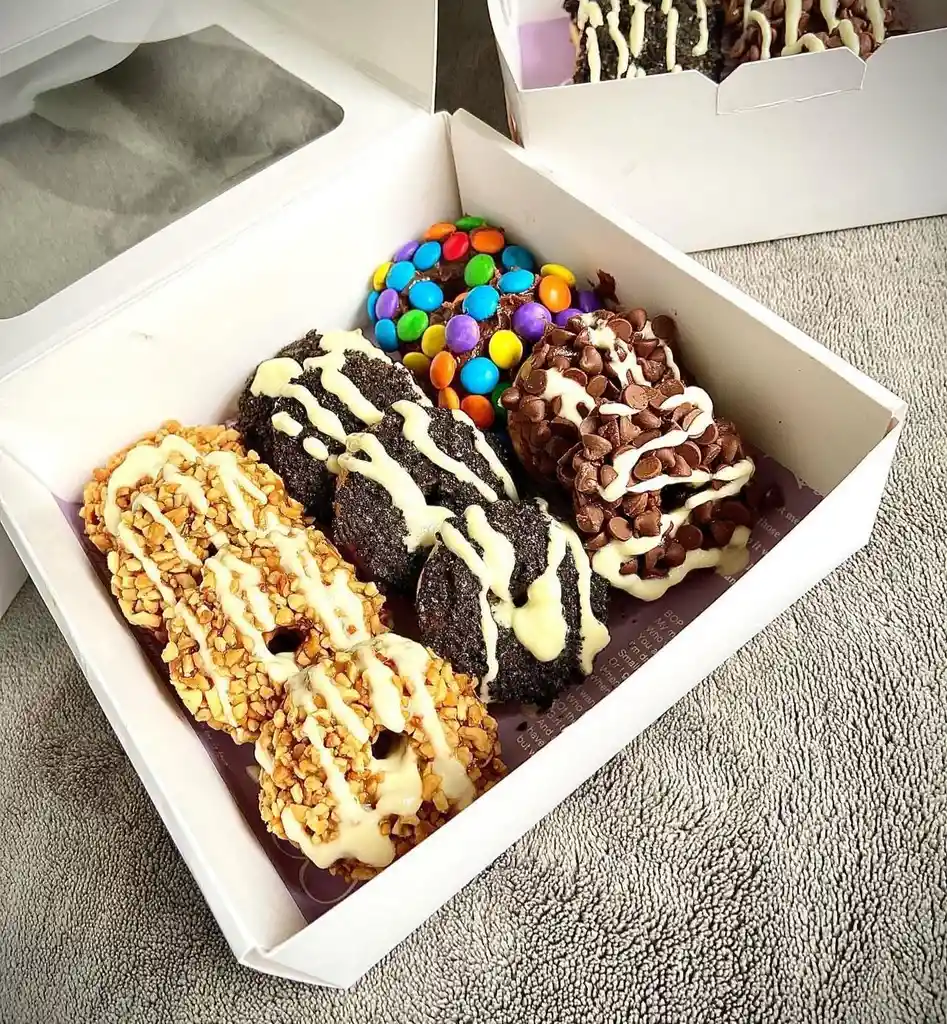 Combo De 9 Mini Donas Con Salsas Y Topinggs