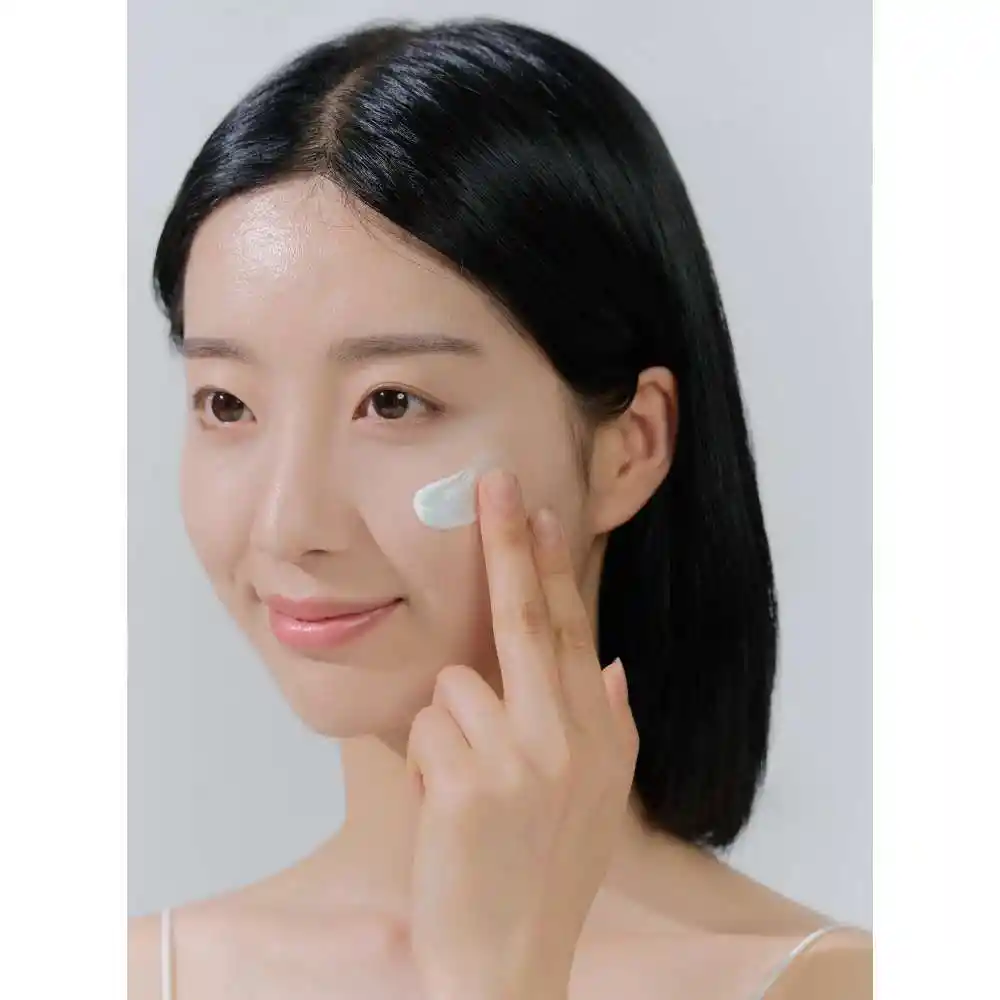 Skin1004 Madagascar Centella Hyalu-cica Water-fit Sun Serum Spf50+ Pa++++ Protector Solar X 50 Ml