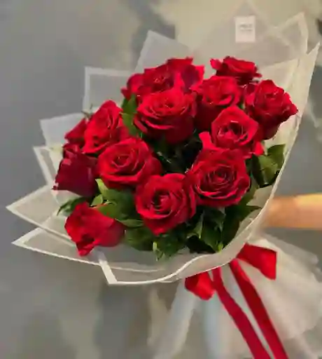 Bouquet Con Amor Y 12 Rosas