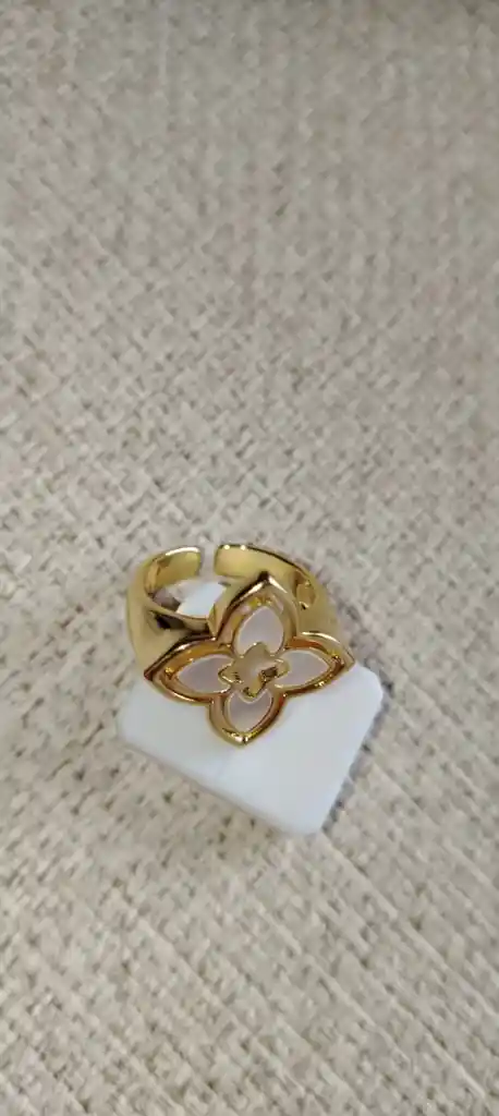 Anillo Flor Blanca Nacar Rodio Y Graduable