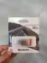 Memoria Usb 32 Gb Plateada Con Rojo Kingston