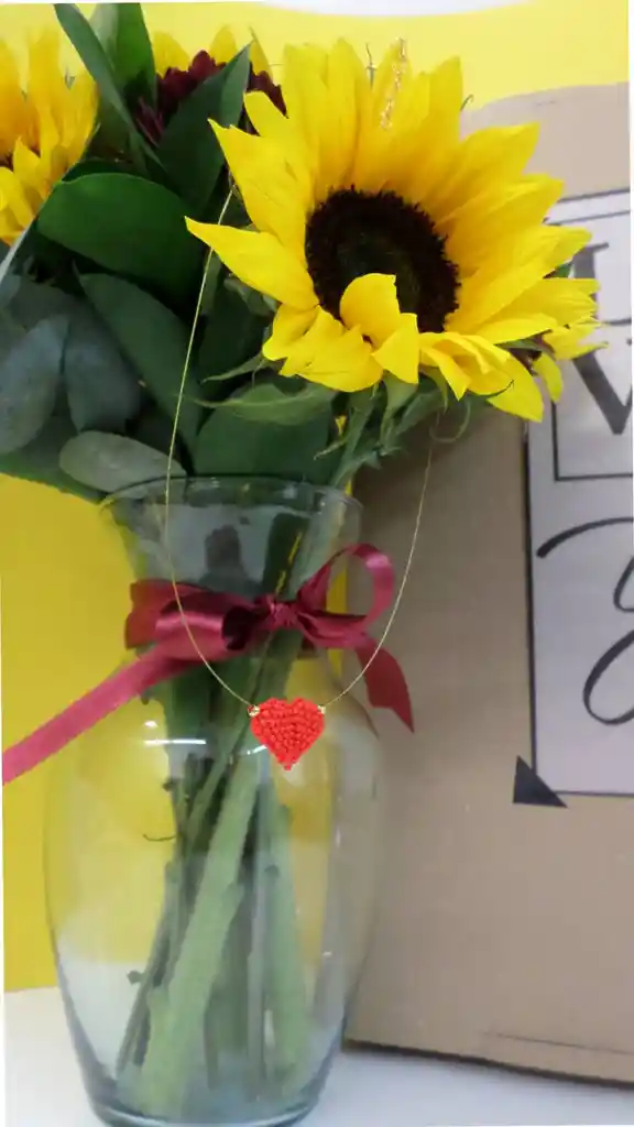 Ramo Girasoles, Collar De Corazón, En Caja De Regalo