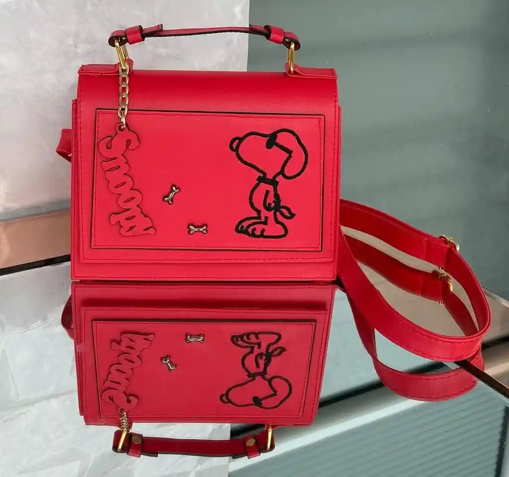 Bolso Para Mujer Bandolero Diseño De Snoopy Color Rojo Con Correa
