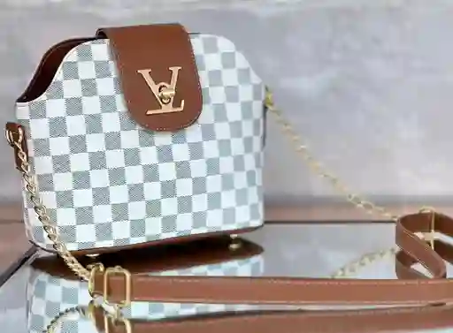Bolso Para Mujer Carriel Flap Inspirado Louis Vuitton Damier Azur Color Blanco Con Gris Cuadros Con Correa