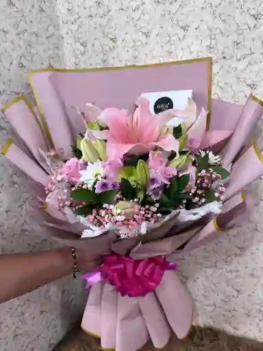 Ramo De Lirios Rosados Y Variedaes De Rositas
