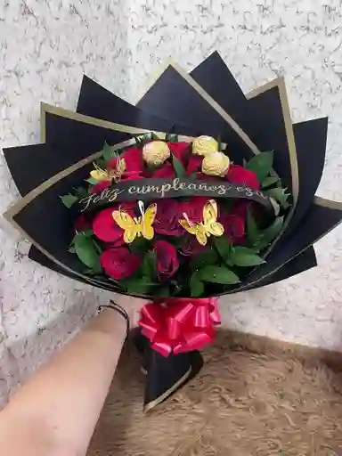 Ramo 24 Rosas Y Cinta De Feliz Cumpleaños